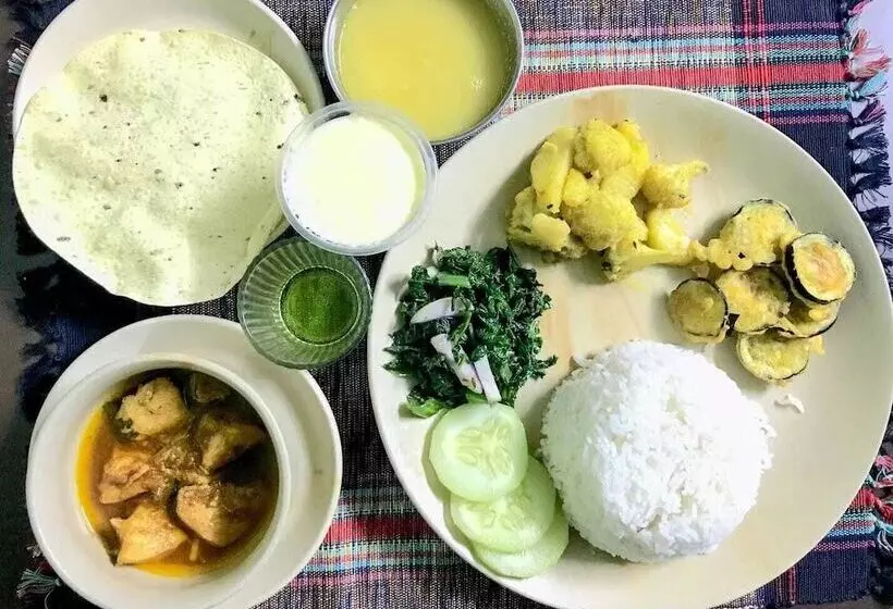 تختخواب و صبحانه Pradhan House   Home Stay With Garden