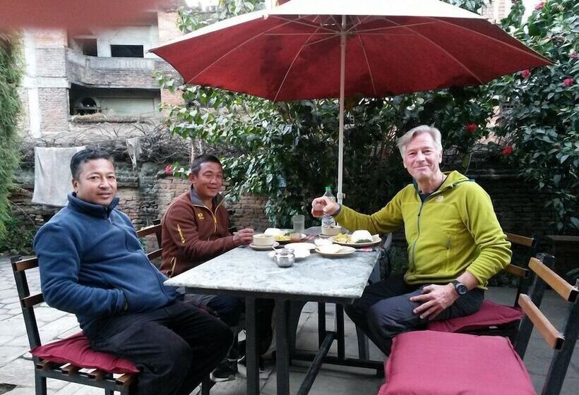 تختخواب و صبحانه Pradhan House Home Stay With Garden