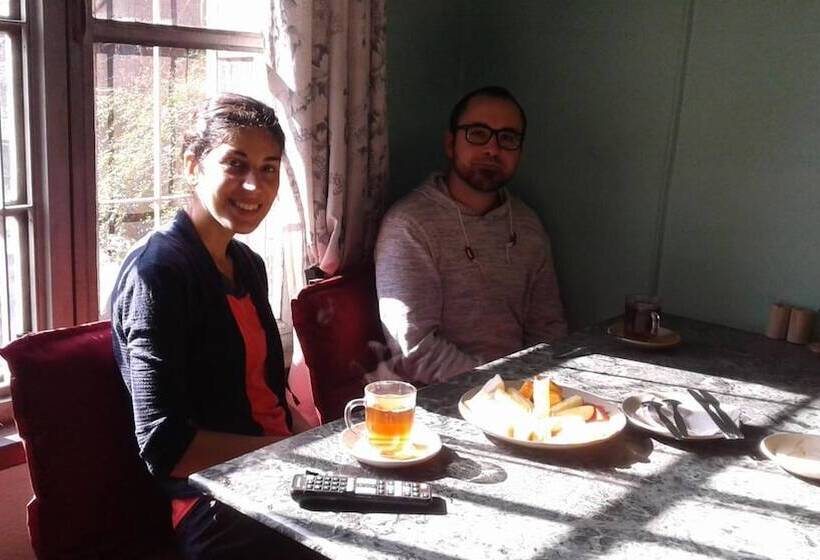 تختخواب و صبحانه Pradhan House Home Stay With Garden