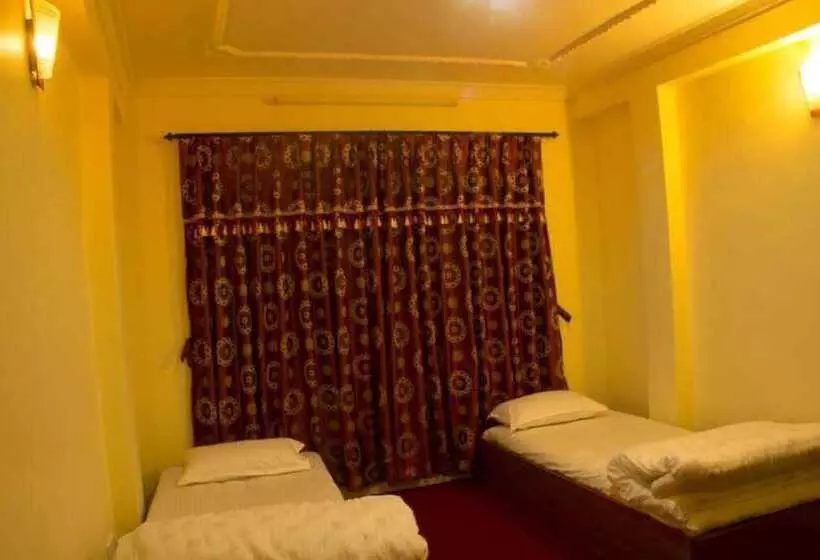 تختخواب و صبحانه Pradhan House   Home Stay With Garden