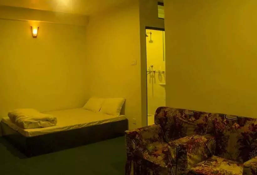 تختخواب و صبحانه Pradhan House   Home Stay With Garden