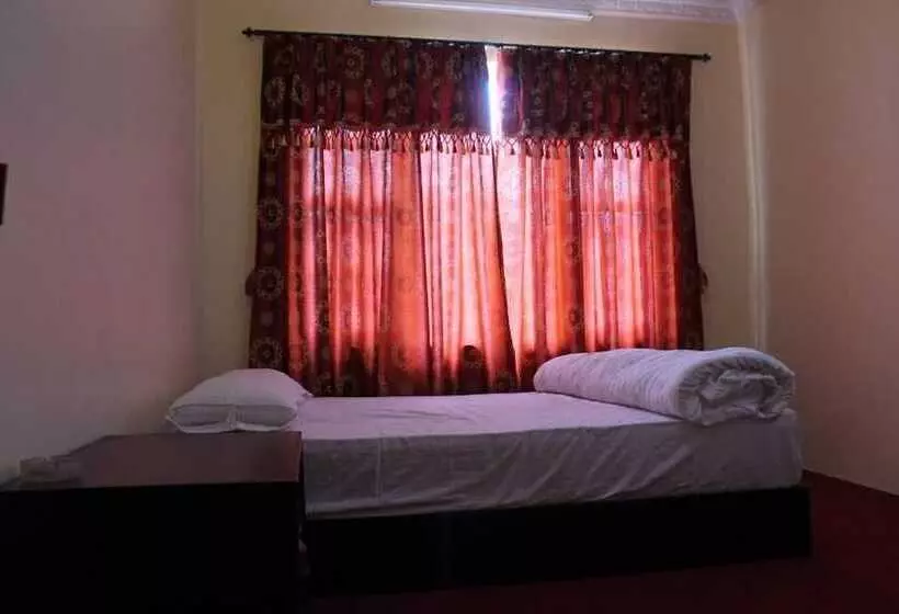 تختخواب و صبحانه Pradhan House   Home Stay With Garden