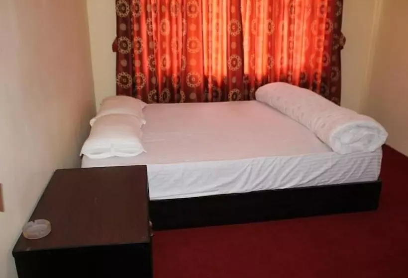 تختخواب و صبحانه Pradhan House   Home Stay With Garden