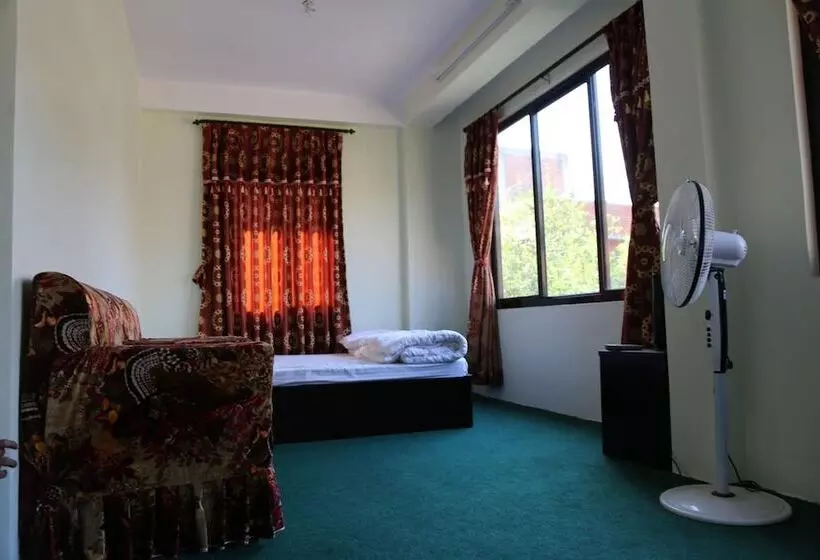 تختخواب و صبحانه Pradhan House   Home Stay With Garden