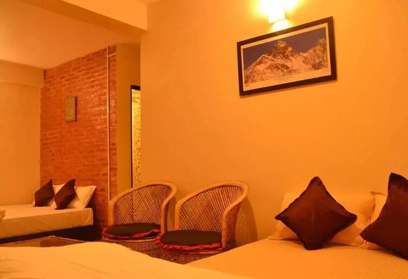 تختخواب و صبحانه Pradhan House   Home Stay With Garden