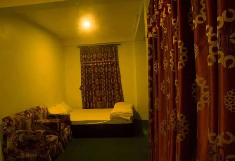 تختخواب و صبحانه Pradhan House   Home Stay With Garden