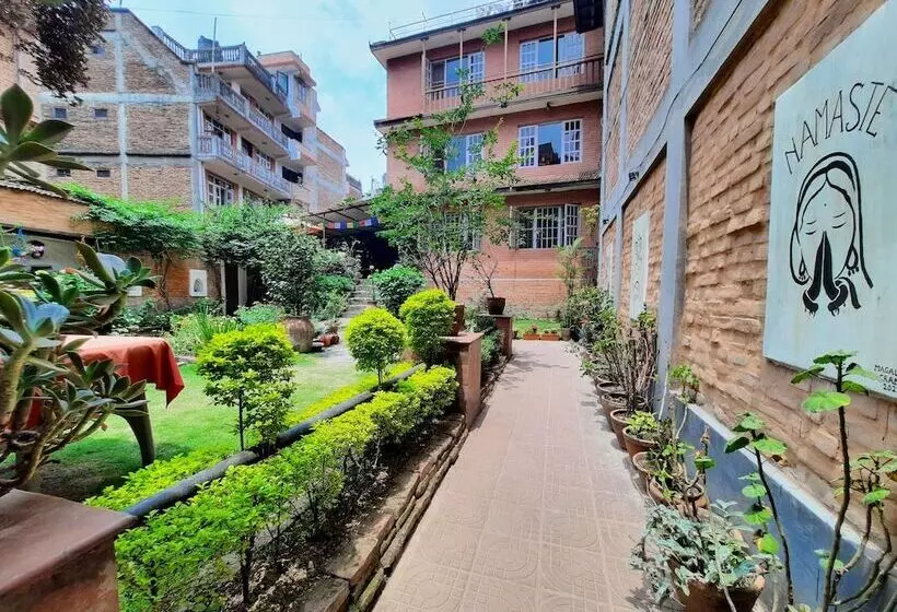 تختخواب و صبحانه Pradhan House   Home Stay With Garden