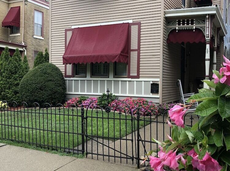 ベッドアンドブレックファースト Weller Haus Bed, Breakfast & Event Center