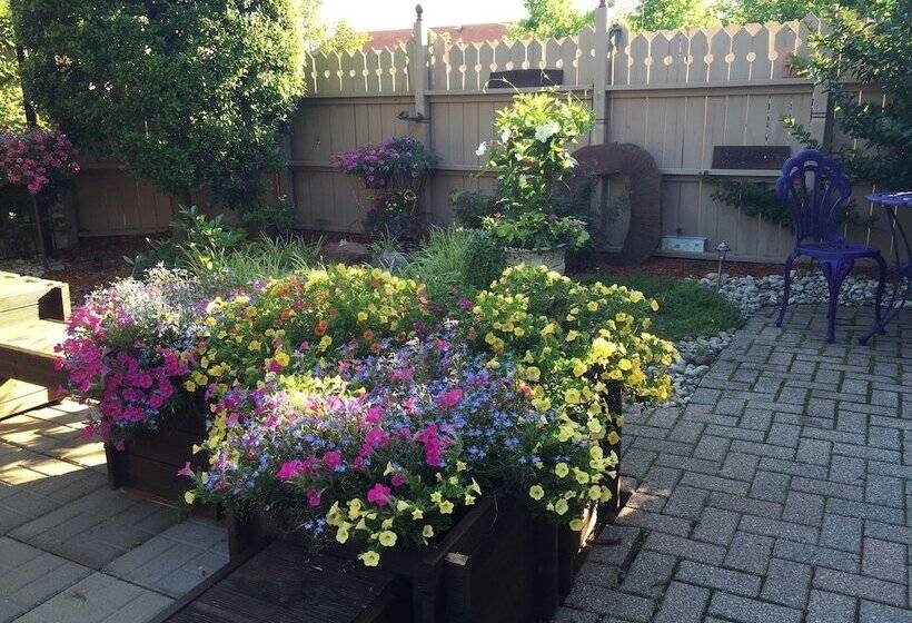 ベッドアンドブレックファースト Weller Haus Bed, Breakfast & Event Center