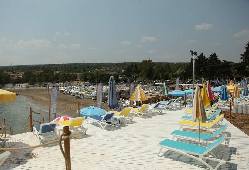 リゾートホテル Queenaba Beach