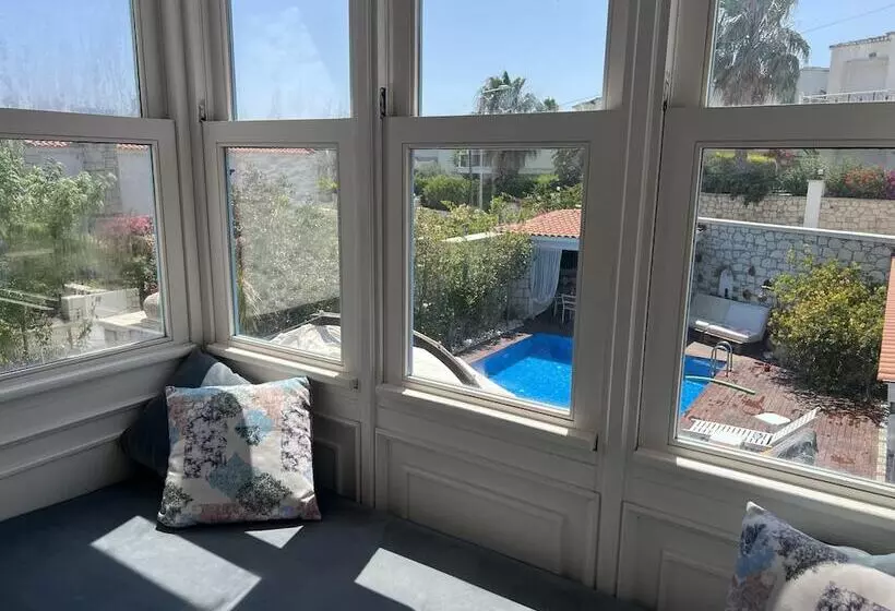 Amour Alacati Butik Otel