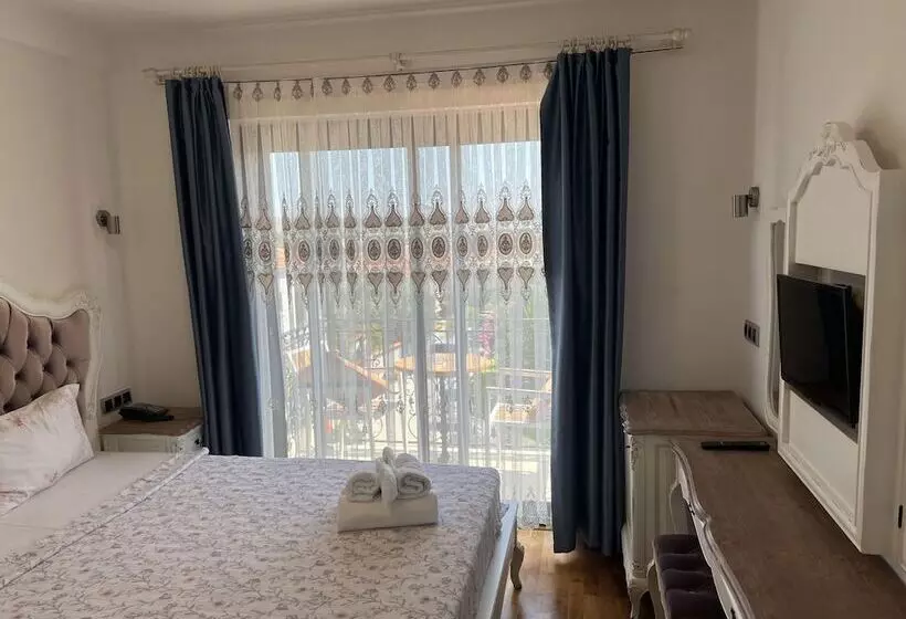 Amour Alacati Butik Otel