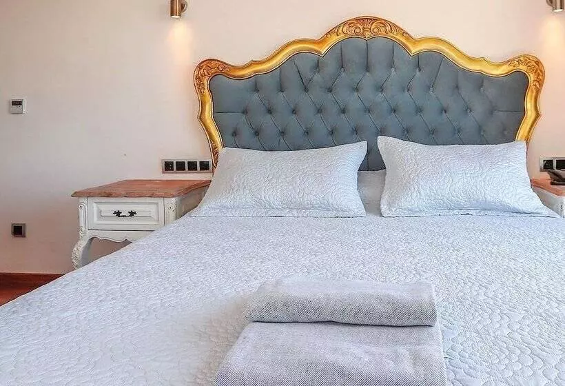 Amour Alacati Butik Otel