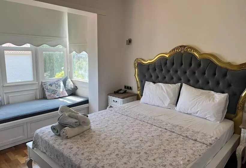 Amour Alacati Butik Otel