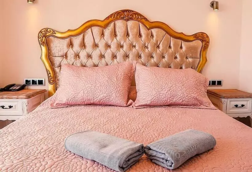 Amour Alacati Butik Otel