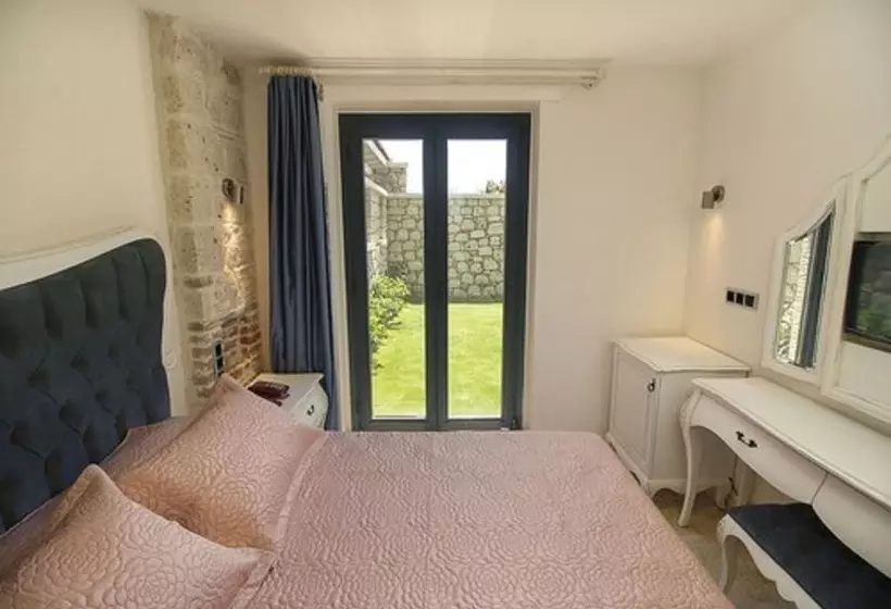 Amour Alacati Butik Otel