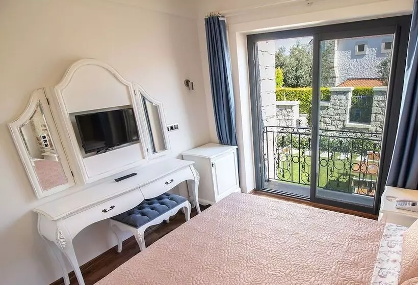 Amour Alacati Butik Otel