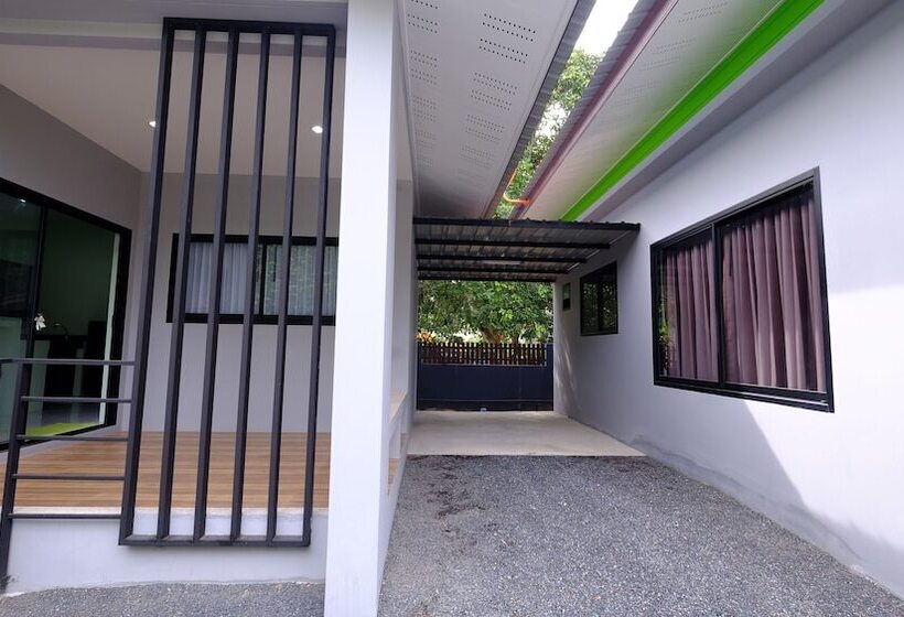 Hotelli Panisara Pool Villa Samui