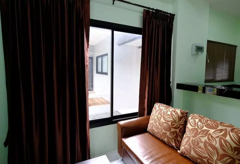 Hotelli Panisara Pool Villa Samui