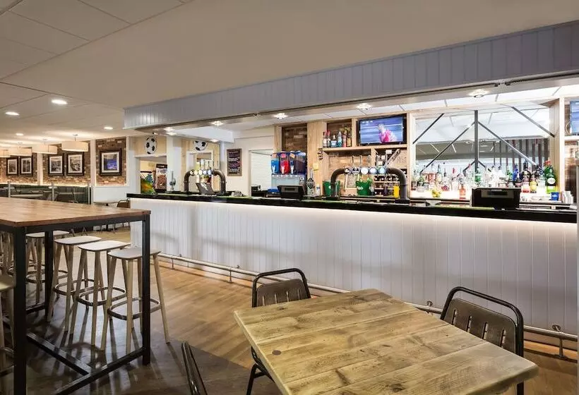 Hotelli Tencreek Holiday Park