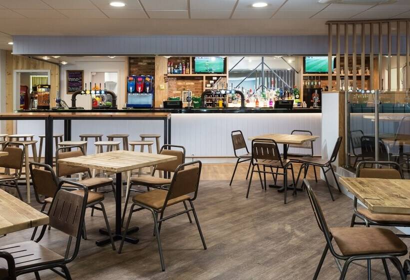 Отель Tencreek Holiday Park