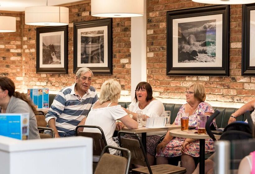 Отель Tencreek Holiday Park