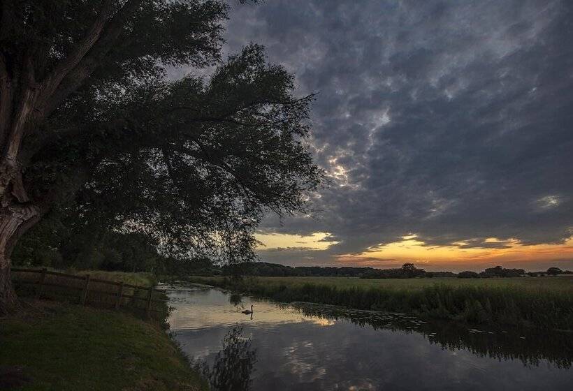 פנסיון Carrick's At Castle Farm