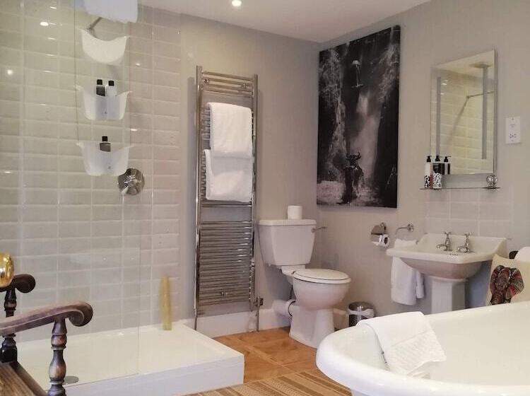 פנסיון Carrick's At Castle Farm