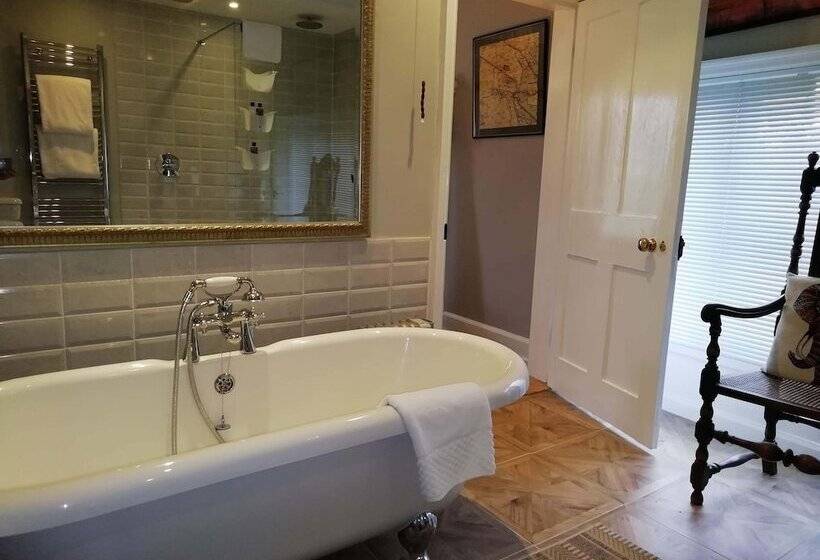 פנסיון Carrick's At Castle Farm