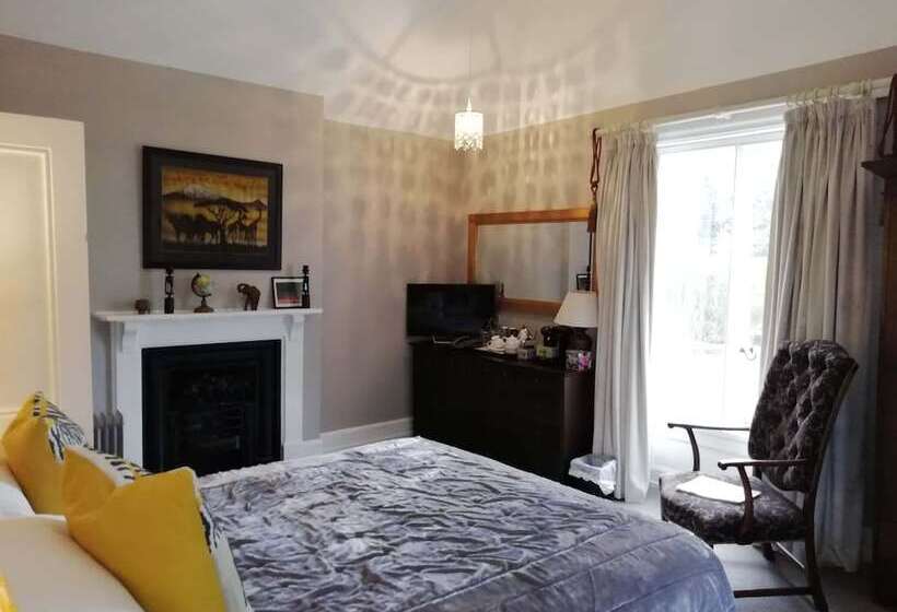 פנסיון Carrick's At Castle Farm