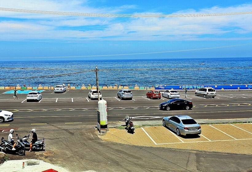 פנסיון Jeju Beach House