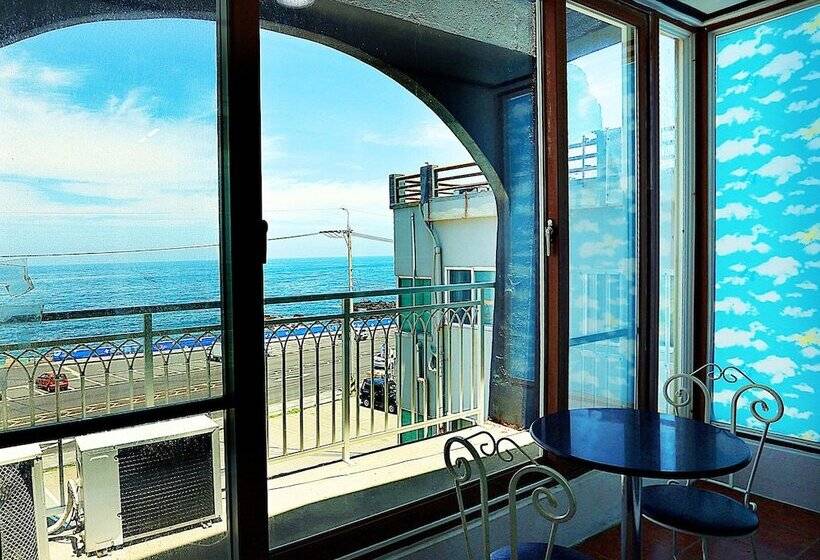 פנסיון Jeju Beach House