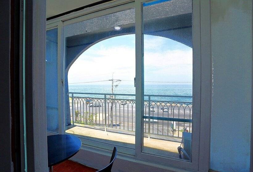 פנסיון Jeju Beach House