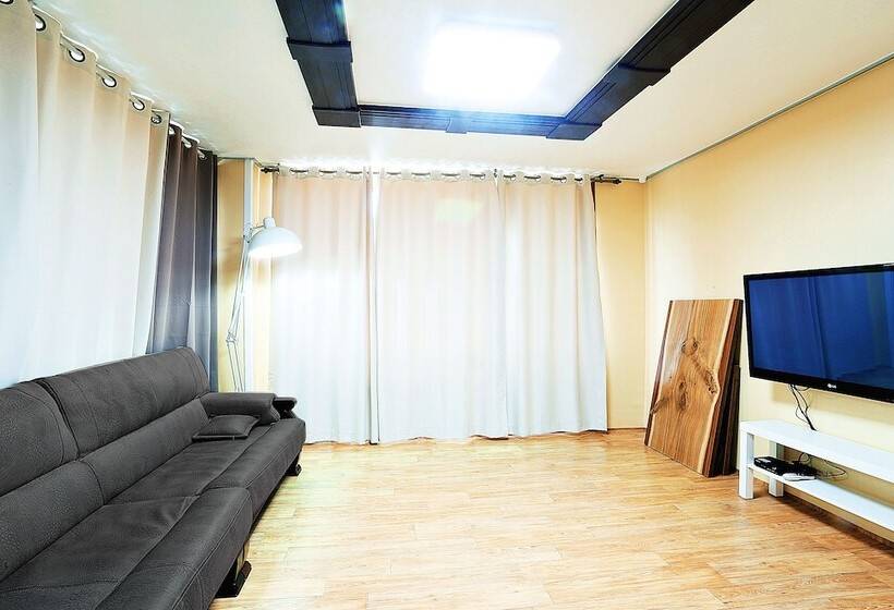 פנסיון Jeju Beach House