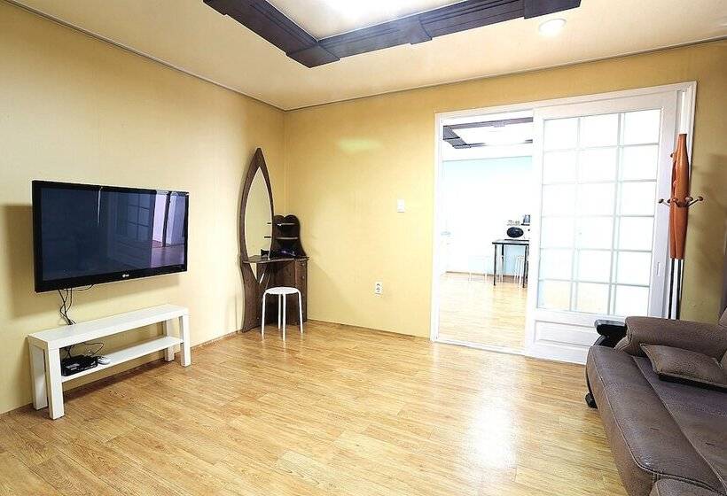 פנסיון Jeju Beach House