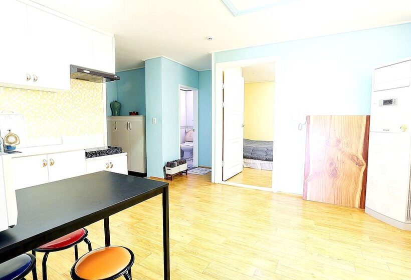 פנסיון Jeju Beach House