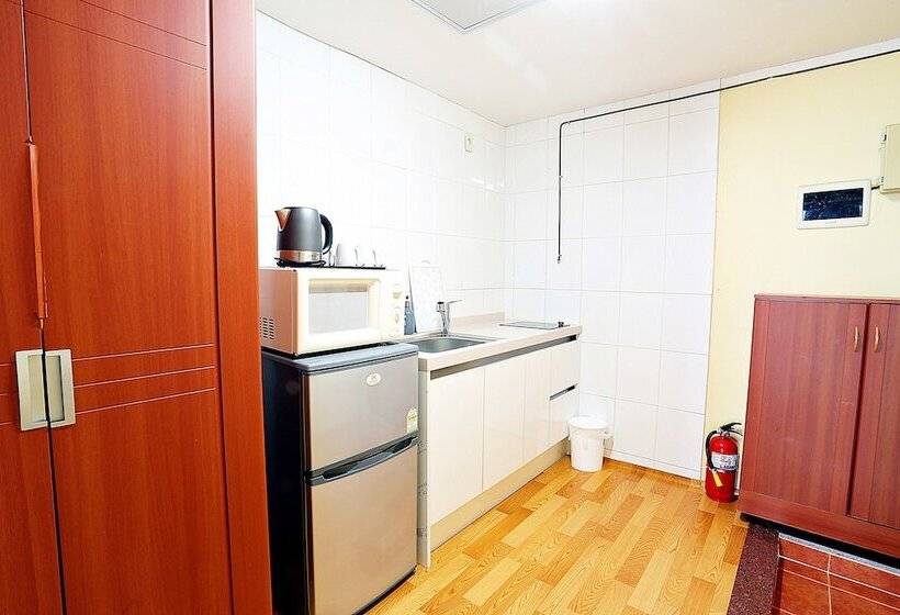 פנסיון Jeju Beach House