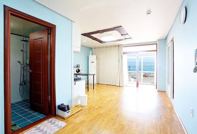 פנסיון Jeju Beach House