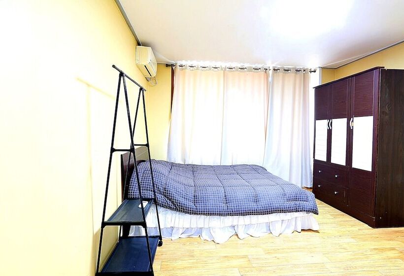 פנסיון Jeju Beach House