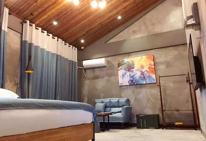 پانسیون The Yard Guesthouse