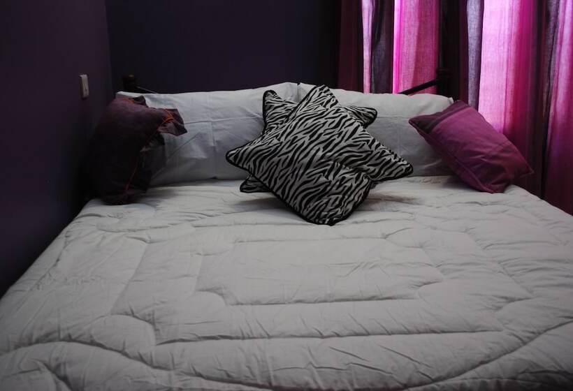 تختخواب و صبحانه Saruni River Lodge