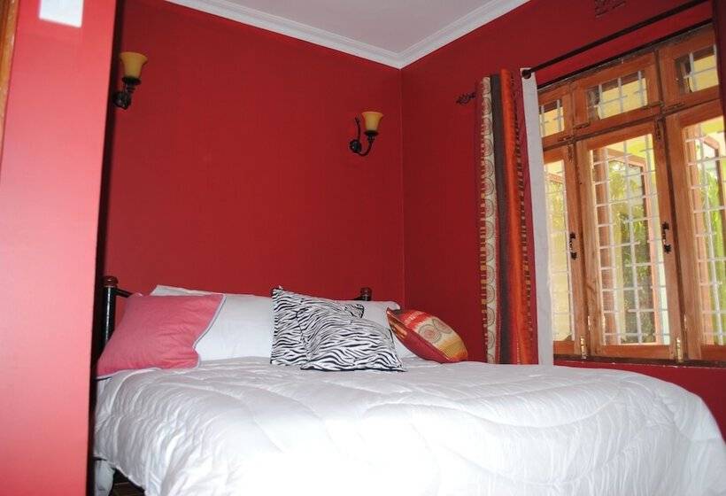 تختخواب و صبحانه Saruni River Lodge