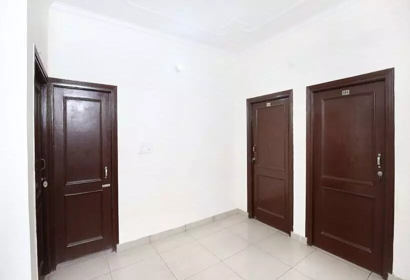 ホテル Gaurav Residency By Oyo