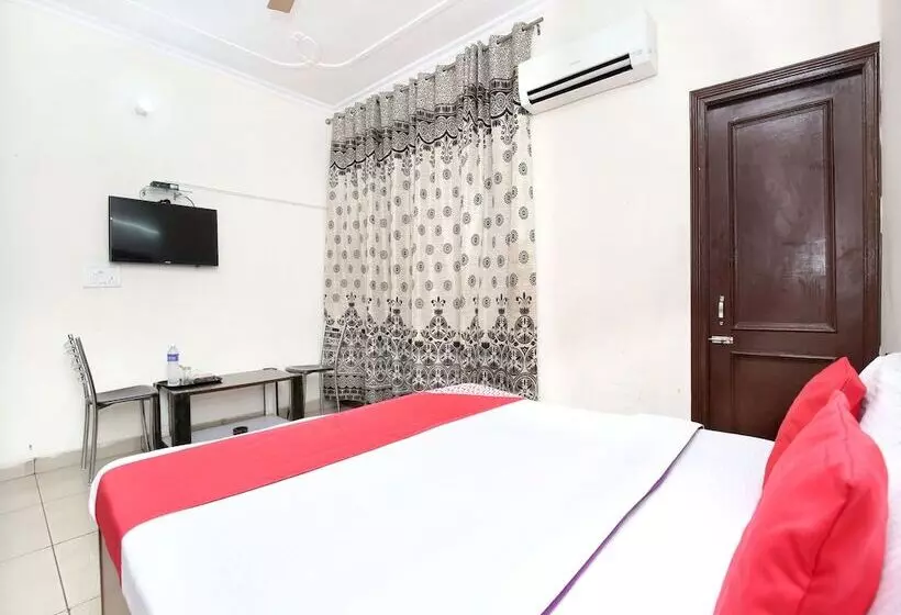 ホテル Gaurav Residency By Oyo