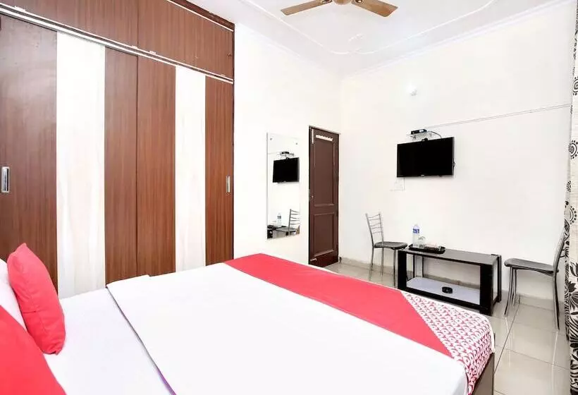 ホテル Gaurav Residency By Oyo