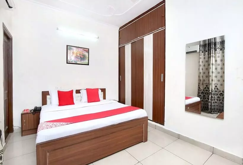 ホテル Gaurav Residency By Oyo