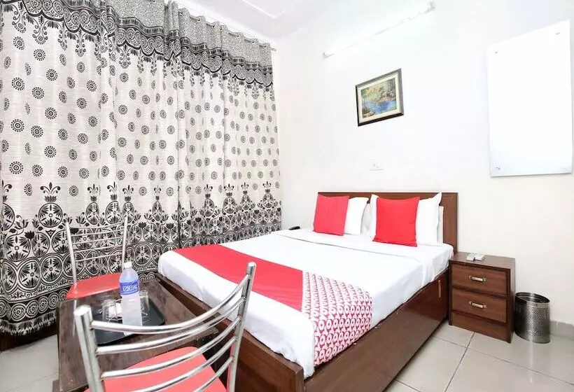 ホテル Gaurav Residency By Oyo