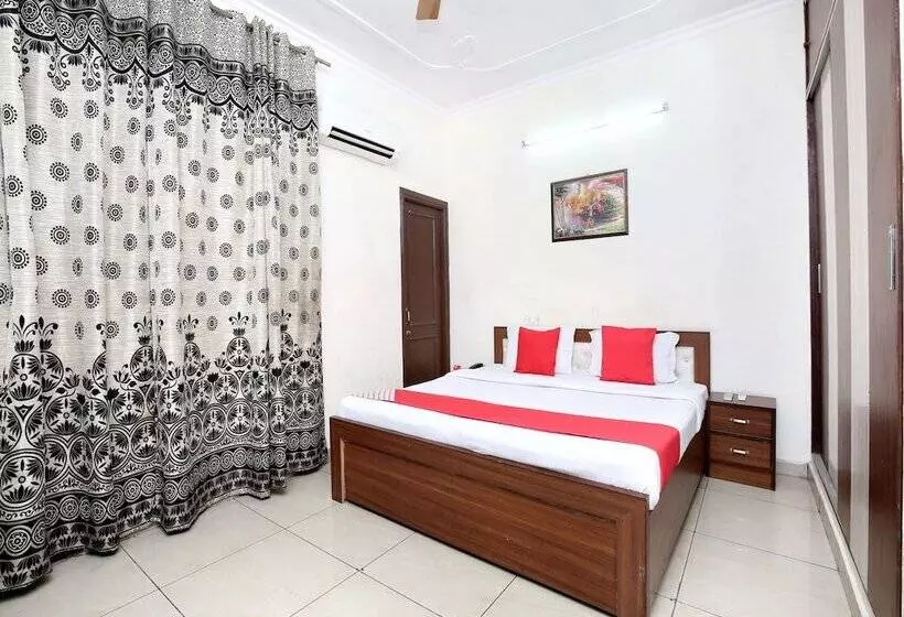 ホテル Gaurav Residency By Oyo