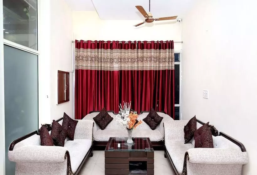 ホテル Gaurav Residency By Oyo