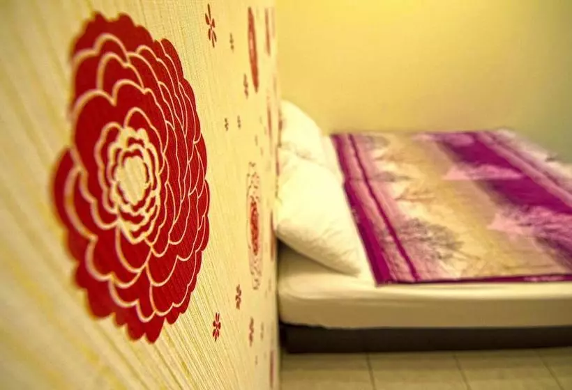 پانسیون Fengjia In House Hostel